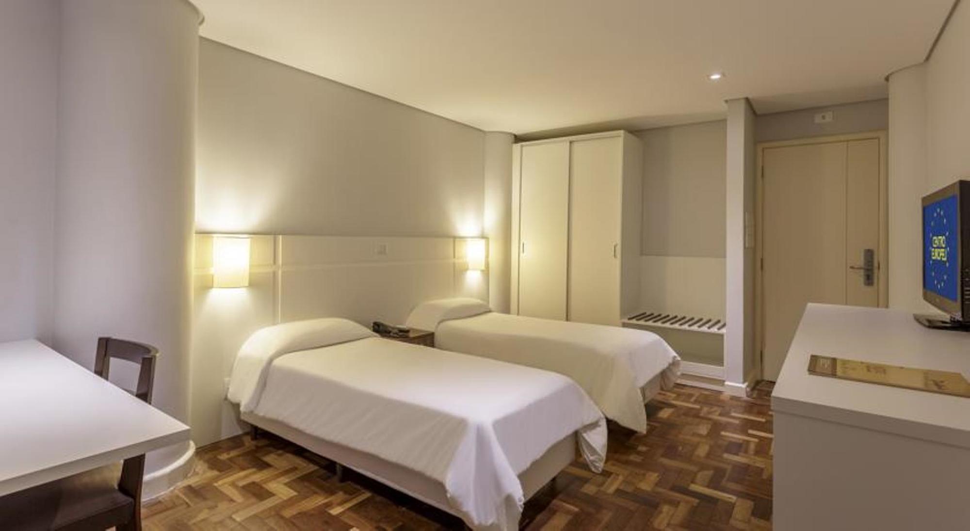 Hotel Centro Europeu Curitiba Bagian luar foto