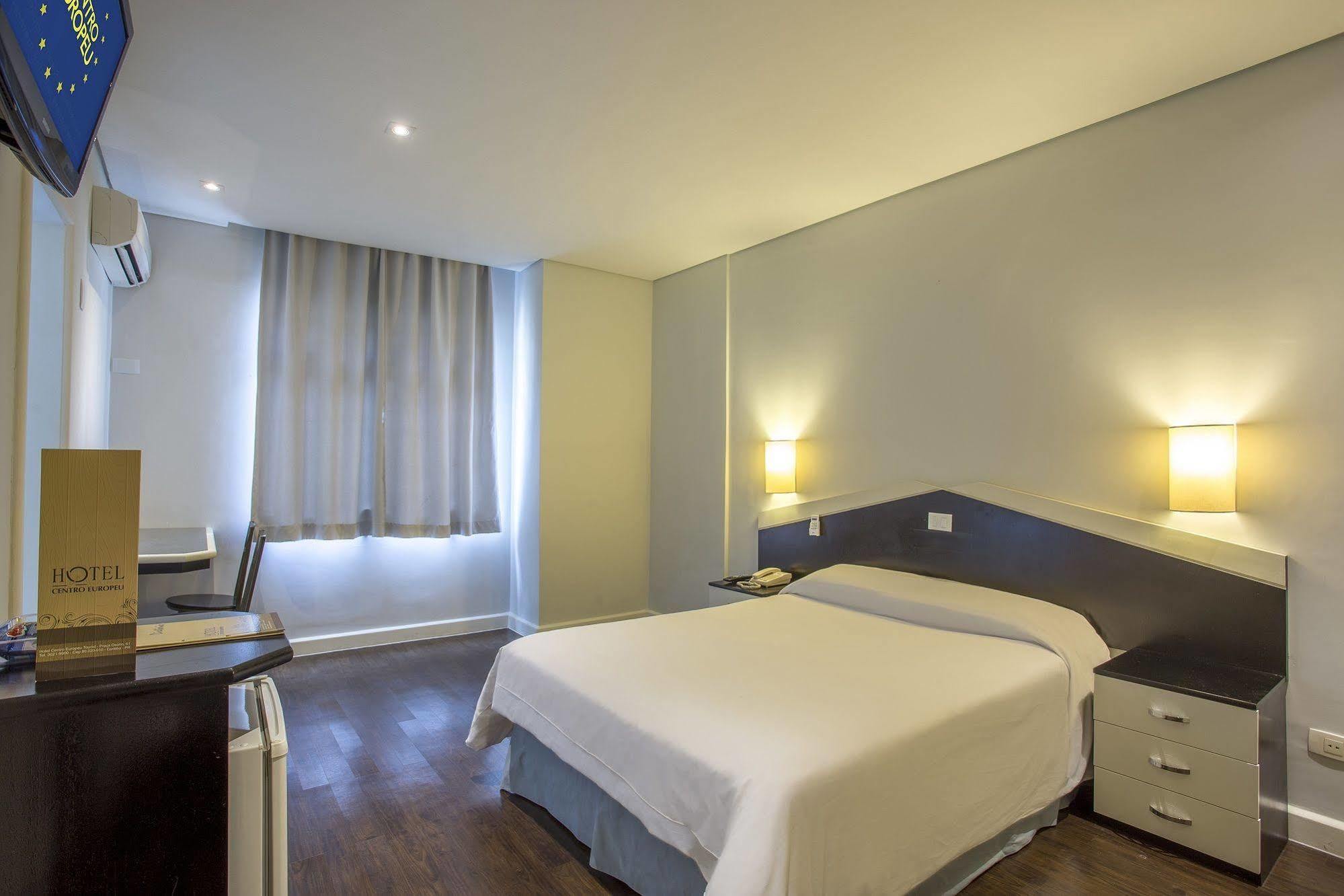 Hotel Centro Europeu Curitiba Bagian luar foto